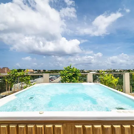 2 Bd Suite With Balcony, Gym, Rooftop Pool, Hot Tub