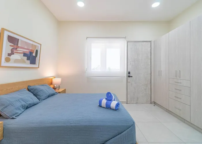 Casa de férias 2 Bd With Balcony, Gym, Rooftop Pool, Hot Tub *