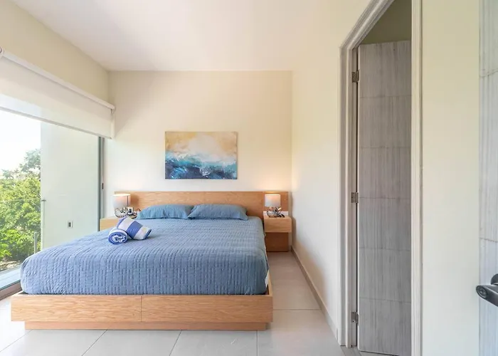 Casa de férias 2 Bd With Balcony, Gym, Rooftop Pool, Hot Tub