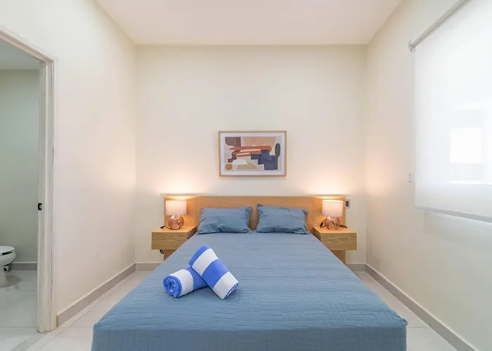 Casa de férias 2 Bd With Balcony, Gym, Rooftop Pool, Hot Tub *