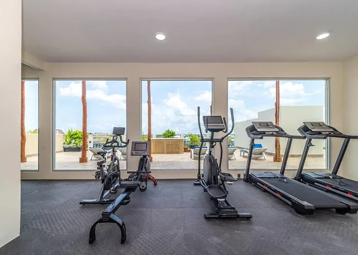 2 Bd With Balcony, Gym, Rooftop Pool, Hot Tub Casa de férias Playa del Carmen