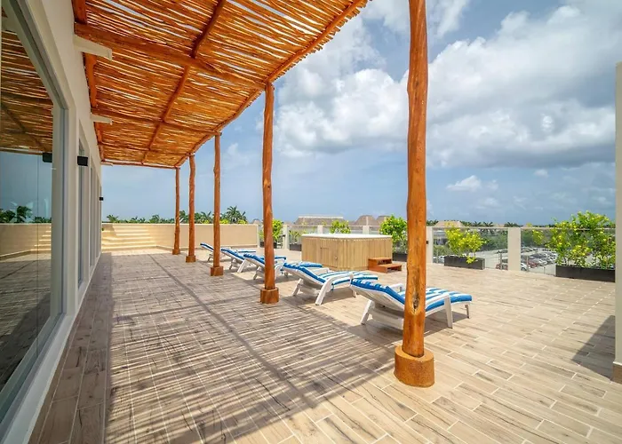 2 Bd With Balcony, Gym, Rooftop Pool, Hot Tub Casa de férias