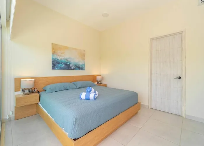 2 Bd With Balcony, Gym, Rooftop Pool, Hot Tub Playa del Carmen