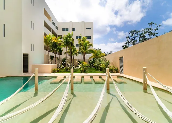 2 Bd With Balcony, Gym, Rooftop Pool, Hot Tub * Playa del Carmen