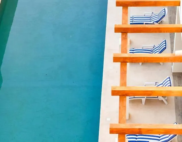 2 Bd With Balcony, Gym, Rooftop Pool, Hot Tub Casa de férias