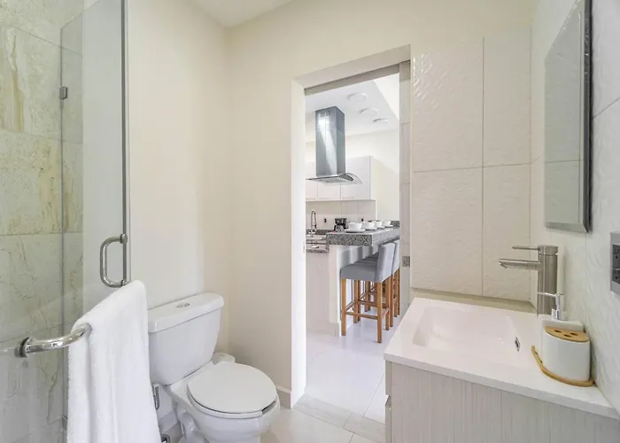 2 Bd With Balcony, Gym, Rooftop Pool, Hot Tub * Playa del Carmen