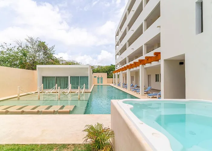 Casa de férias 2 Bd With Balcony, Gym, Rooftop Pool, Hot Tub *
