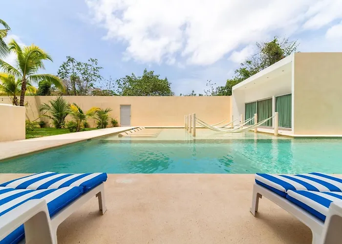2 Bd With Balcony, Gym, Rooftop Pool, Hot Tub *