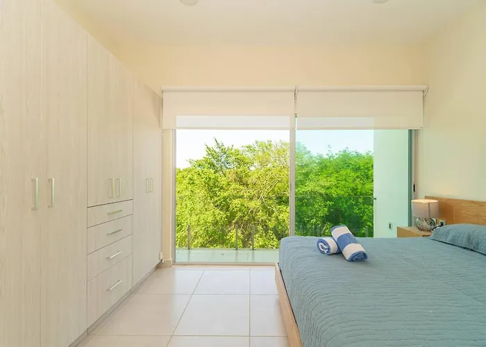 2 Bd With Balcony, Gym, Rooftop Pool, Hot Tub * Playa del Carmen