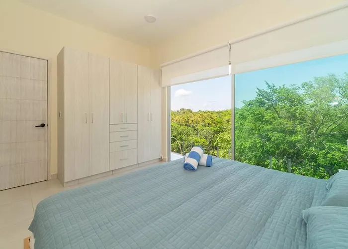 2 Bd With Balcony, Gym, Rooftop Pool, Hot Tub
