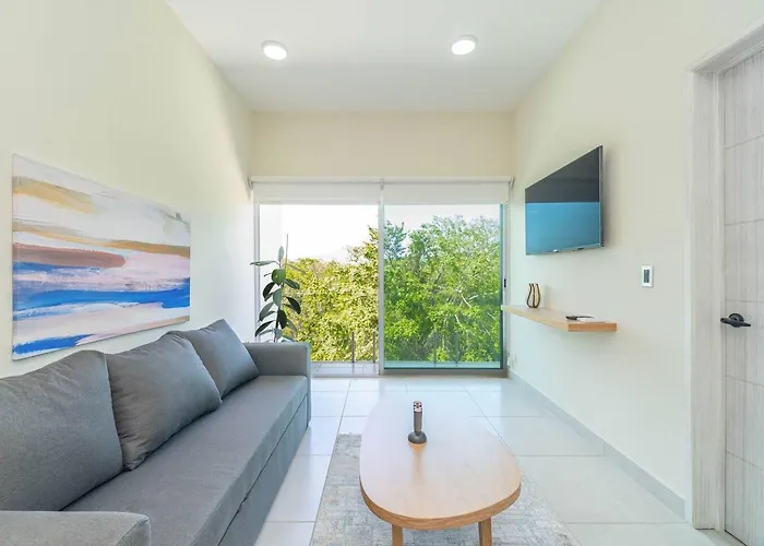 Casa de férias 2 Bd With Balcony, Gym, Rooftop Pool, Hot Tub *