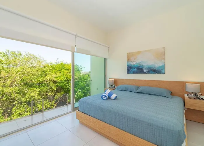 2 Bd With Balcony, Gym, Rooftop Pool, Hot Tub Casa de férias *